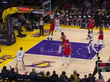 里外里就是5分！斯玛特隔扣砸飞&英格拉姆三分球反超湖人