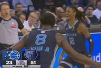 跌跌撞撞也能进！莫兰特喂饼JJJ上篮命中 灰熊11-0领先到28分！