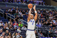 你在梦游？班凯罗半场各种头铁进攻 11中3仅拿6分&amp;外加2失误