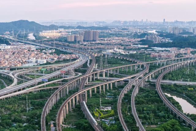 （密集的高铁线路。通讯员供图）