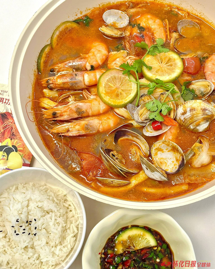 （图为冬阴功汤。）