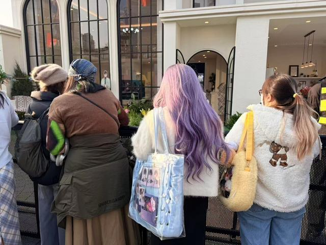 《恋与深空》二周年沉浸式主题展。李昂 摄
