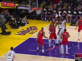 弹无虚发！艾顿篮下接球抛投稳稳命中 8中8已砍下16分