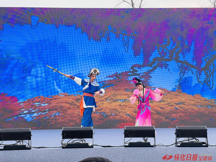 （花鼓戏《刘海砍樵》。全媒体记者 易君蓉 摄）