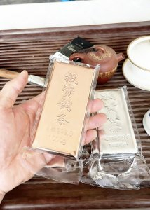王少忠试水“投资铜条”，受到意想不到的热捧。受访者供图