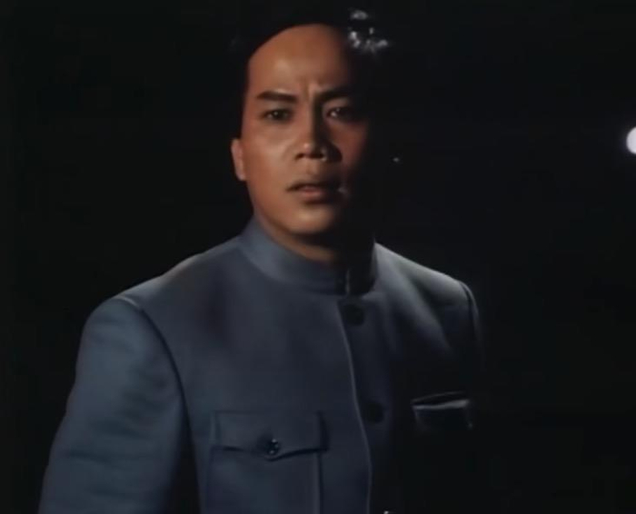 梁小龙的姚立中造型