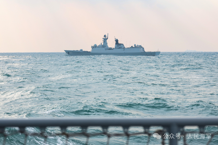   △滨州舰航行 