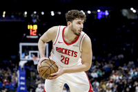 顶不动你但能投你！申京背打萨迪克·贝打不动 再拿球翻身中投