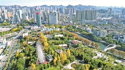 贵阳市城区一角。  徐其飞 摄