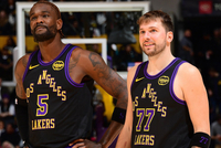 解说：艾顿在东契奇&amp;詹姆斯身边吃饼吃得到饱 二人将其优点最大化