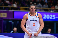 高效输出！洛夫顿5投4中&amp;罚球6中3 得到11分1篮板