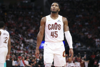 仙人指路！米切尔送吊传 莫布里心领神会起飞空接暴扣