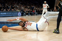 追梦：唐斯说我只会顺风输出 我真搞不懂 他整场都根本顶不动我啊