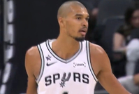 真恐怖！文班亚马个人第3记三分再中 不到半节3记三分砍13分了！