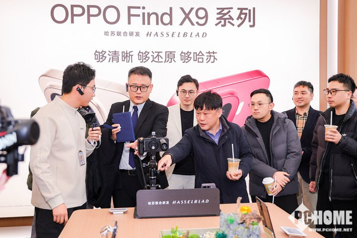 韩国驻华外交官（中）西安旗舰店体验OPPO最新款手机Find X9系列影像
