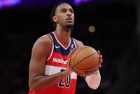 主攻手！萨尔半场9中6砍全队最高17分 罚球4中4