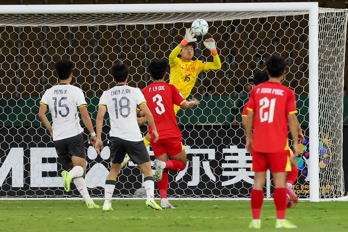 ▲U23亚洲杯半决赛，越南Vs中国。李昊扑救