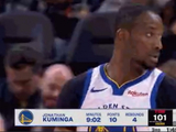 将分差缩小到20分！库明加连续打进2+1 库里替补席鼓掌庆祝