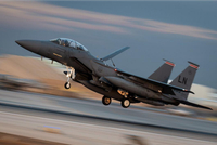 美媒：美国在中东地区军事集结继续，多架战机、加油机、运输机飞往该地区