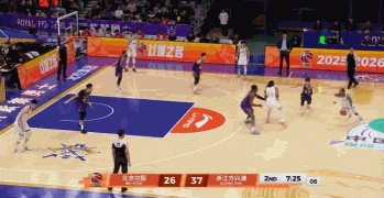 百步穿杨！孙铭徽侧翼接球 抢投超远压哨三分洞穿篮心