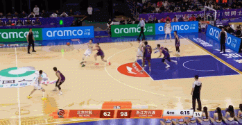 一马当先！江林俊抢断反击 面对空篮起飞单臂暴扣