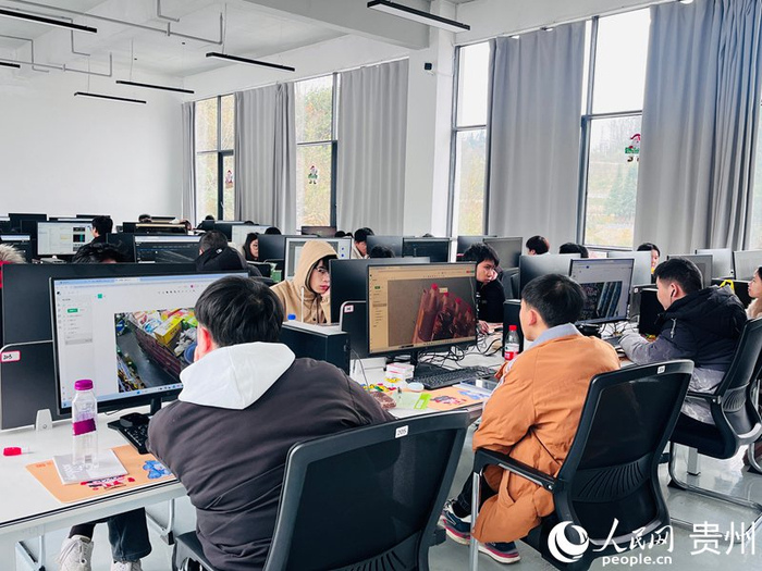 在贵阳市观山湖区，数据标注正&ldquo;火热&rdquo;。人民网记者 陈洁泉摄