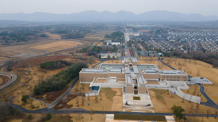   这是位于安徽省马鞍山市含山县的凌家滩遗址博物馆（2025年12月21日摄，无人机照片）。