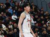 替补表现不错！齐麟7投4中轻松拿下11分 三分2中1&第三节单节7分