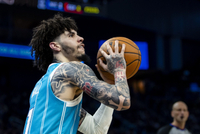 15中1仅得2分！解说：是不是三球知道什么了 这太抽象了