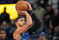 魔术主帅：萨格斯的伤势正在好转 今天他进行了一些轻度对抗训练