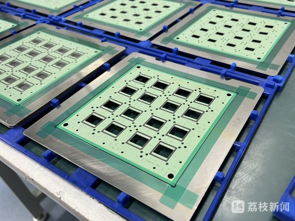 江苏省宜兴电子器件总厂生产的集成电路陶瓷封装外壳