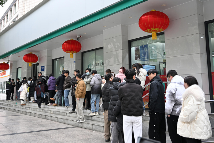 ▲1月20日，兑换现场排起长龙 图据视觉中国