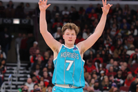 官网新秀榜：克尼佩尔反超弗拉格排第1 埃奇库姆第3 哈珀杀进榜单