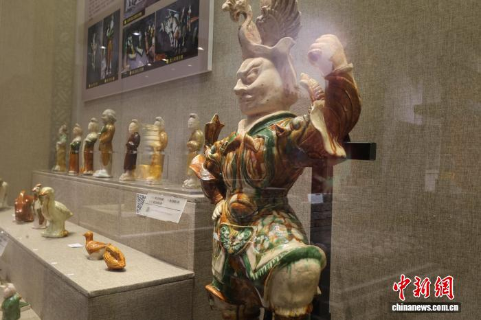 济南考古馆展出部分修复完成的唐三彩。赵晓 摄