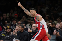 美记：快船目标是空出一到两个名额 降低总薪资转正米勒和桑德斯