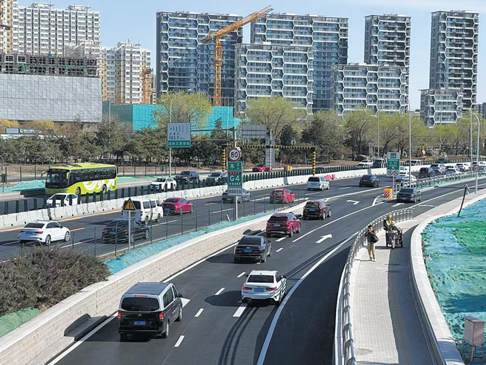 2025年4月1日，京港澳高速进京方向大瓦窑桥路段，该路段出入口进行了优化，减少车流交织。