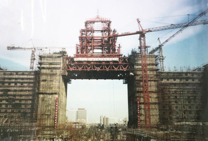 建设中的北京西站主楼