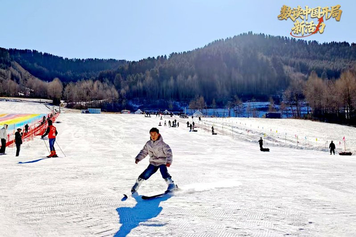 �������д�ͨ�����������������ӹ���ѩ�����磬�����ο������ѩ�˶���Ȥ��������� �ܷ��߹�ͼ��