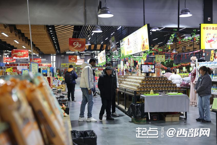 爱菊粮油集团的超市内