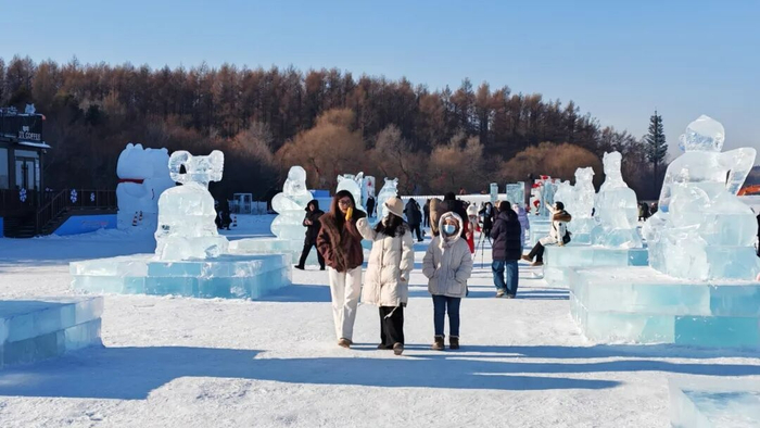 长春净月潭“雪世界”景区内的雪雕冰雕（央广网发  张扬  摄）