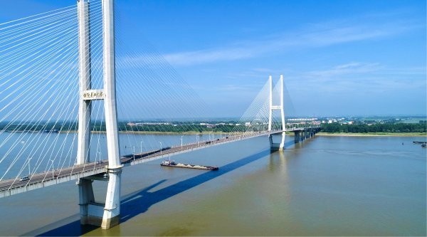 铜陵长江公路大桥（朱晓桐　摄）
