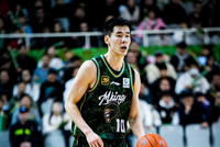 次节轰了4记三分球！郭昊文半场9中6砍下17分3板2助