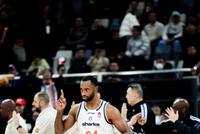 弗格：今天一开始没有用古德温打先发 但每个人的执行力都很好