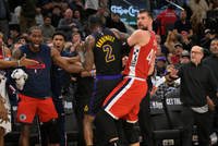 祖巴茨谈与范德彪冲突：感觉有人拽我肩膀 我只是在保护我的肩膀