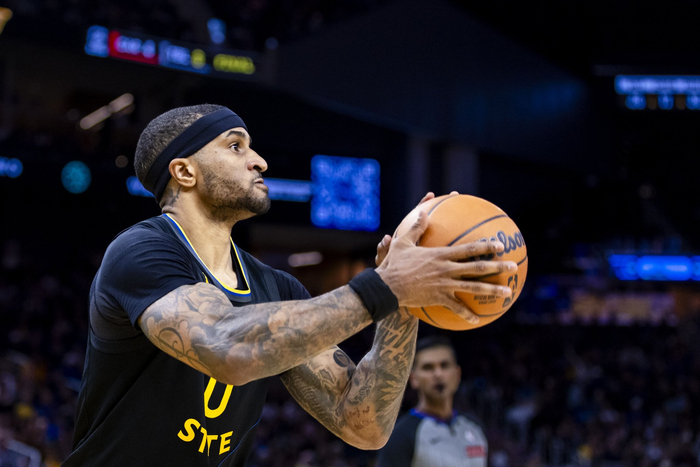 科尔直言库里担子过重！38+8 三分成空砍，勇士不敌独行侠