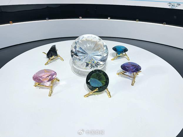 兴亮晶钻生产的部分产品。