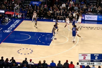 率先发力！杜兰特强投三分命中  还造成犯规加罚也有