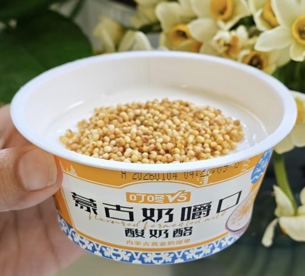 可以“吃”的酸奶，成为低温酸奶品类中的增长主力军。叮咚买菜图
