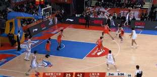 心领神会！洛夫顿三分线外假投真传 袁堂文快速打板抛投命中！