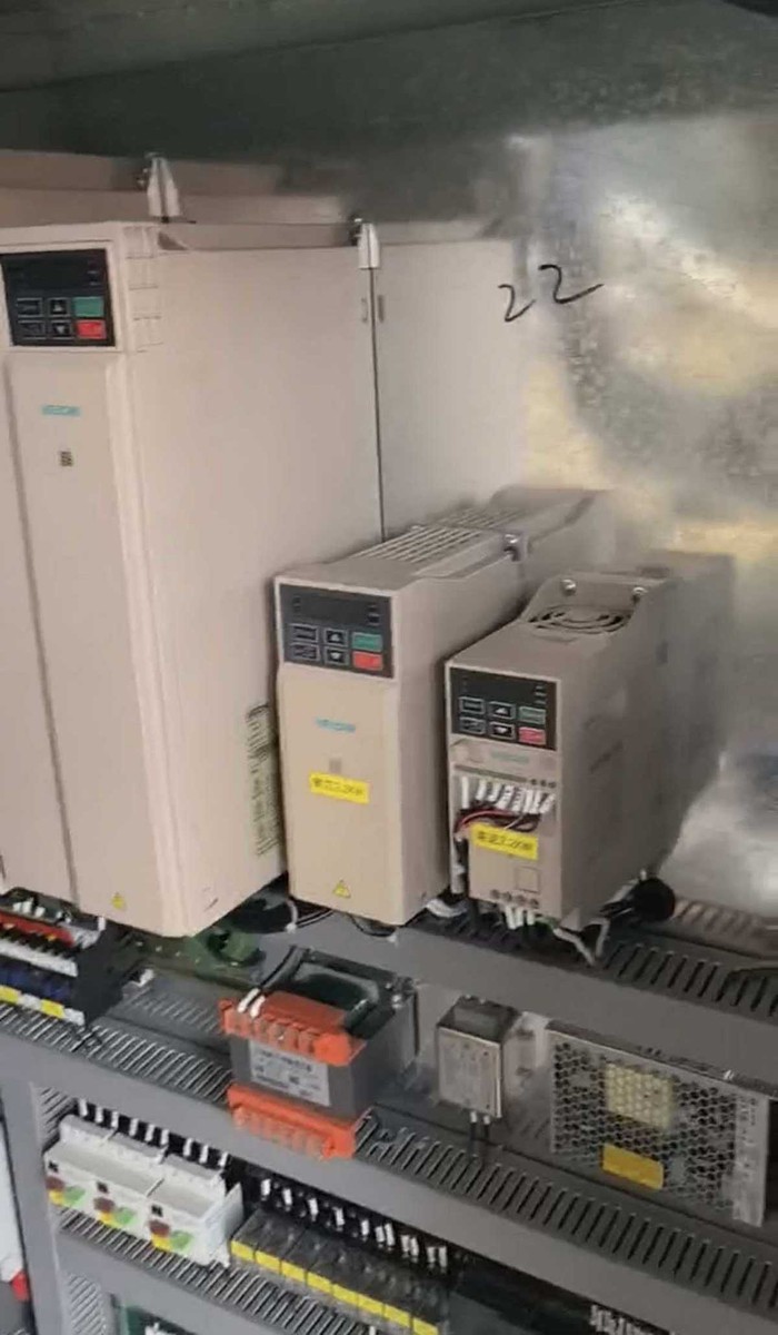 掉落配电柜的内部（受访者供图）